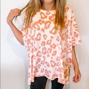 Women’s peachy pink leopard top NWT ONE SIZE